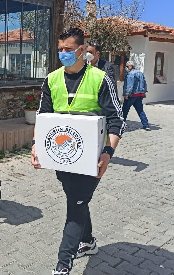 Karaburun Belediyesi ve vatandaştan Ramazan imecesi