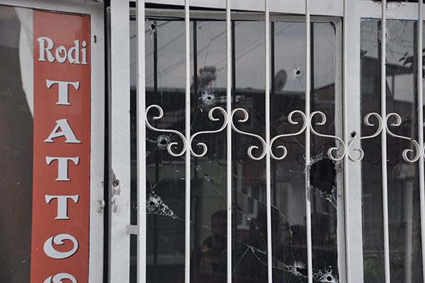 YÜZLERCE KURŞUN SIKTILAR!