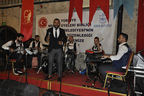 Siyasetin duayenleri Konak'ta buluştu