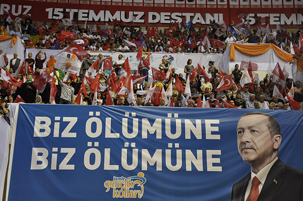 "YOLLARI BÖLERİZ AMA TÜRKİYE'Yİ ASLA BÖLDÜRMEYİZ"