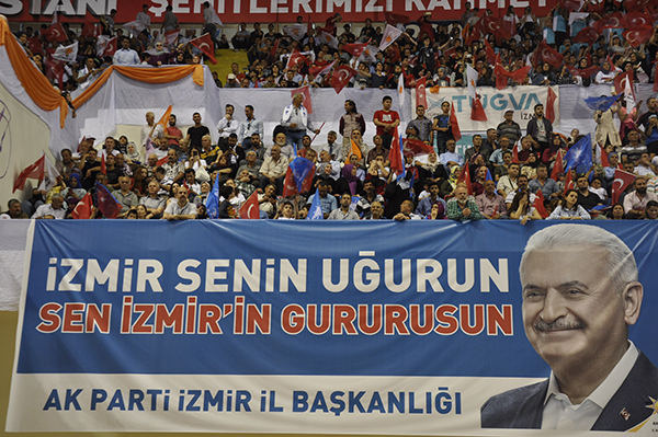 "YOLLARI BÖLERİZ AMA TÜRKİYE'Yİ ASLA BÖLDÜRMEYİZ"