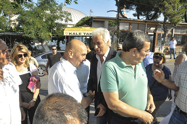 ELLERİYLE TEMİZLEYİP,  TELEFERİK MÜJDESİNİ TEKRARLADI