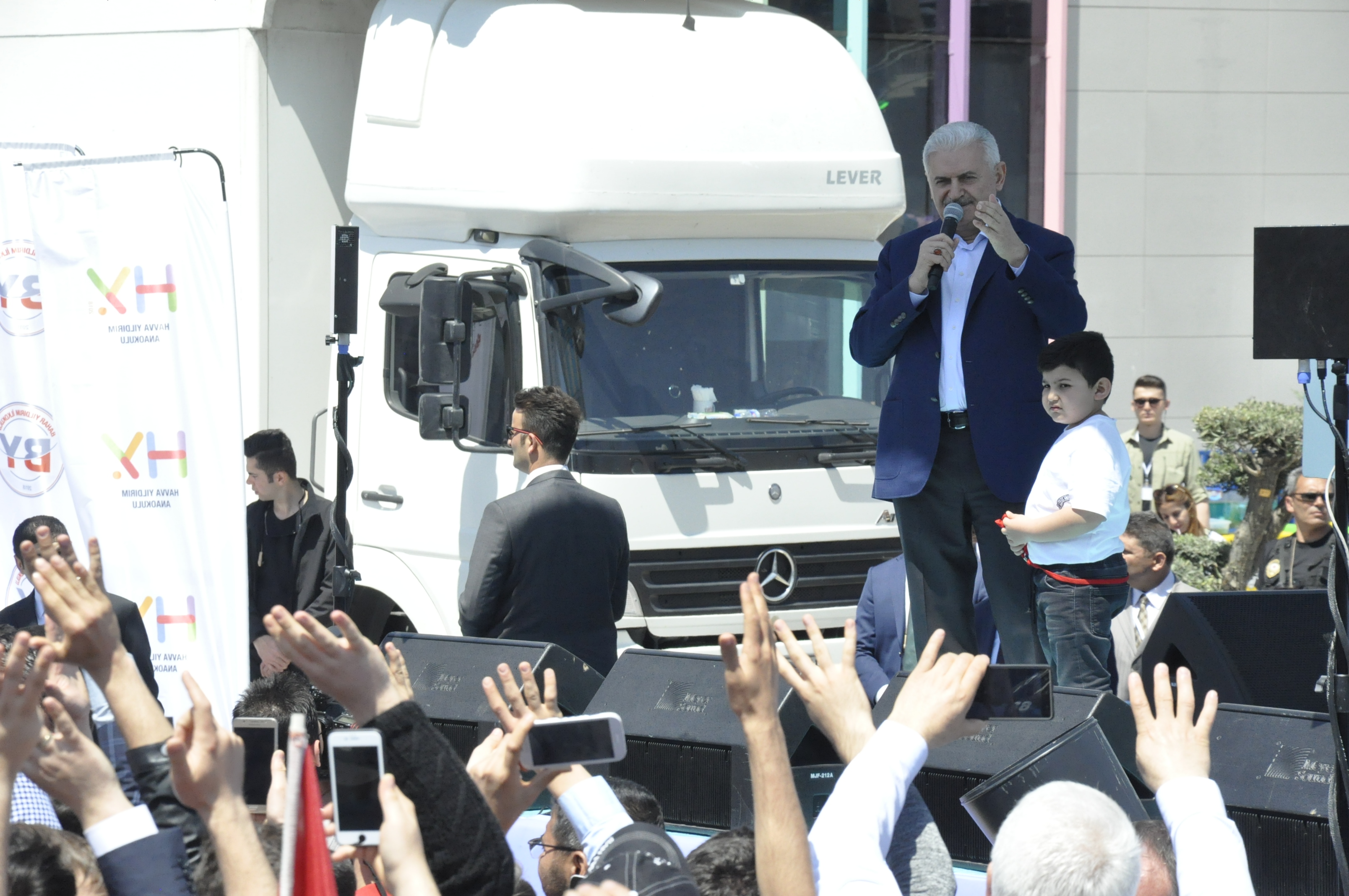 "Hainlerin tepelerine çöküp derslerini vermeyi biliriz"