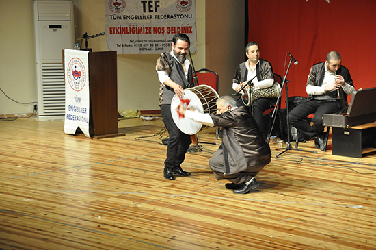 ENGELLERİ KALDIRIP, DOYASIYA EĞLENDİLER