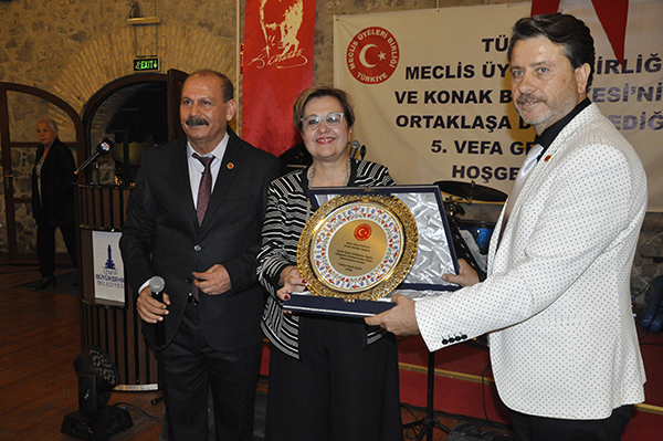 Siyasetin duayenleri Konak'ta buluştu