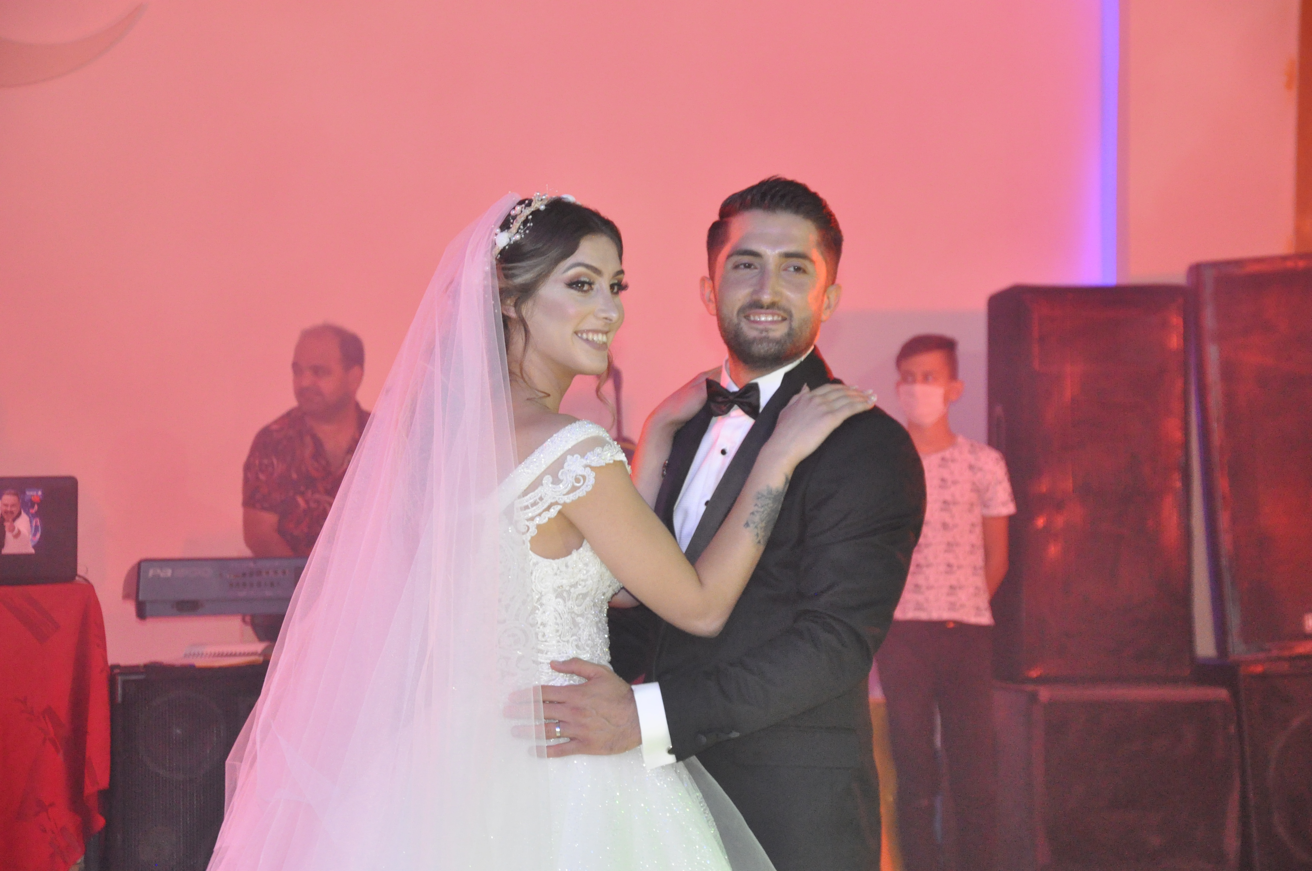 DÜNYAEVİNE GİRDİLER