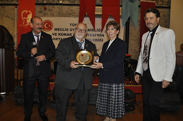 Siyasetin duayenleri Konak'ta buluştu