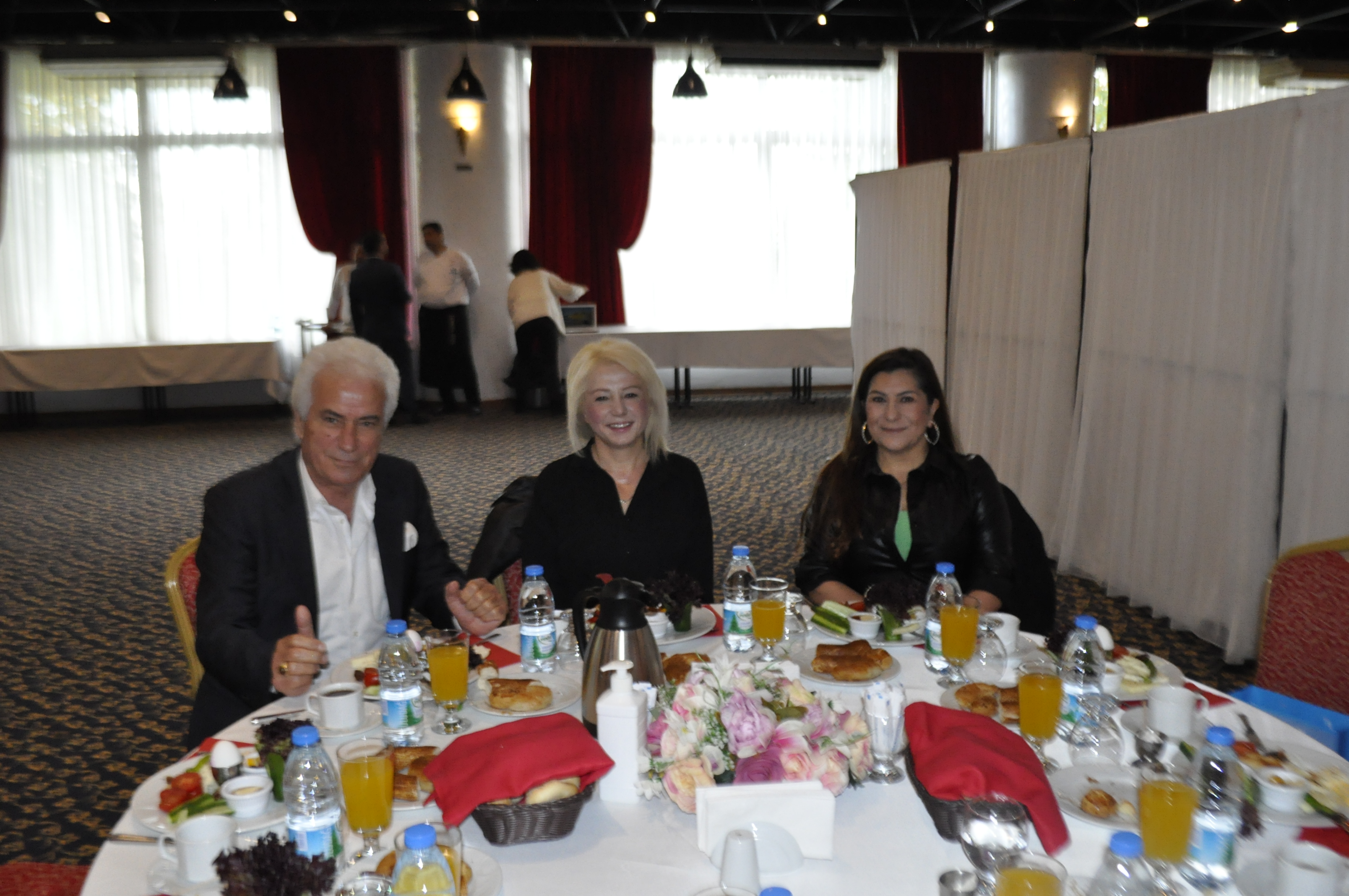 VALİ KÖŞGER: "MEDYA DEMOKRASİNİN VAZGEÇİLMEZİ"