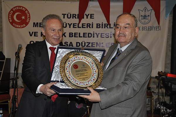 Siyasetin duayenleri Konak'ta buluştu