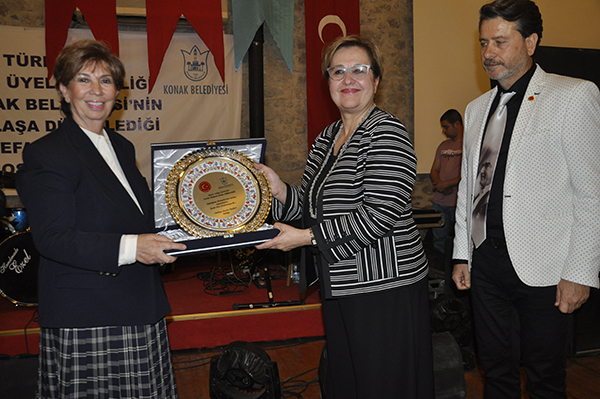 Siyasetin duayenleri Konak'ta buluştu