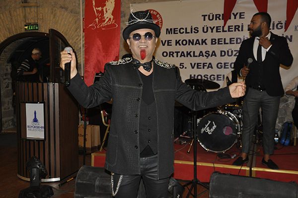 Siyasetin duayenleri Konak'ta buluştu