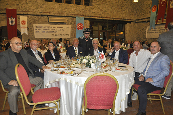 Siyasetin duayenleri Konak'ta buluştu