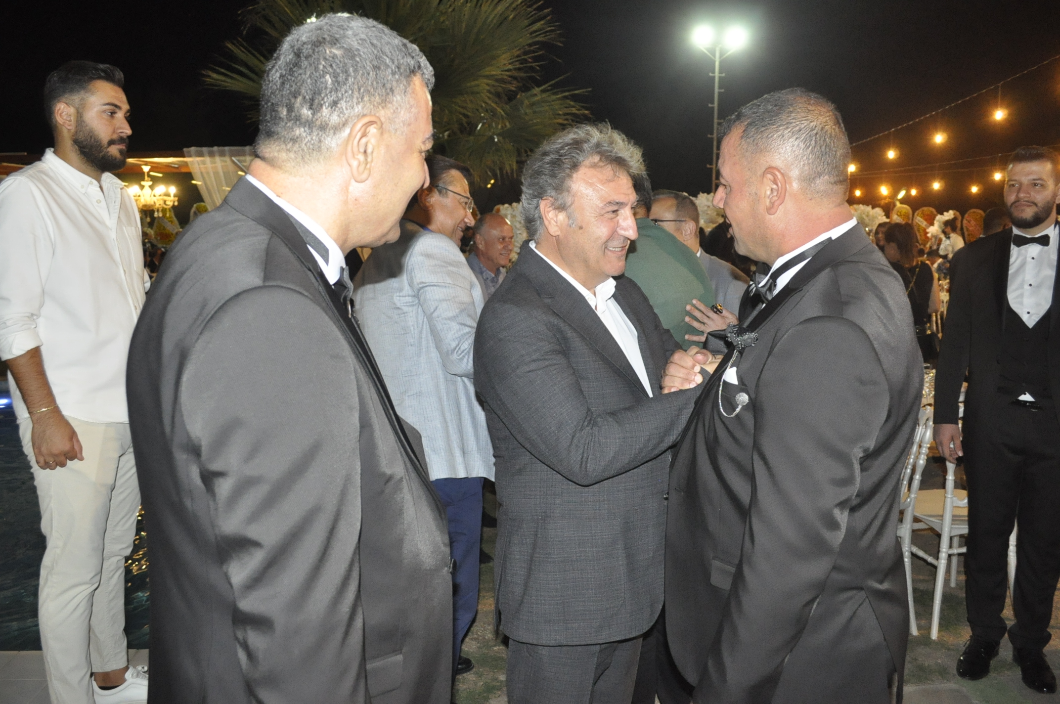 İşadamı Latif Aydemir kızı Aşkın Aydemir'i evlendirdi... DİLLERE DESTAN DÜĞÜN!