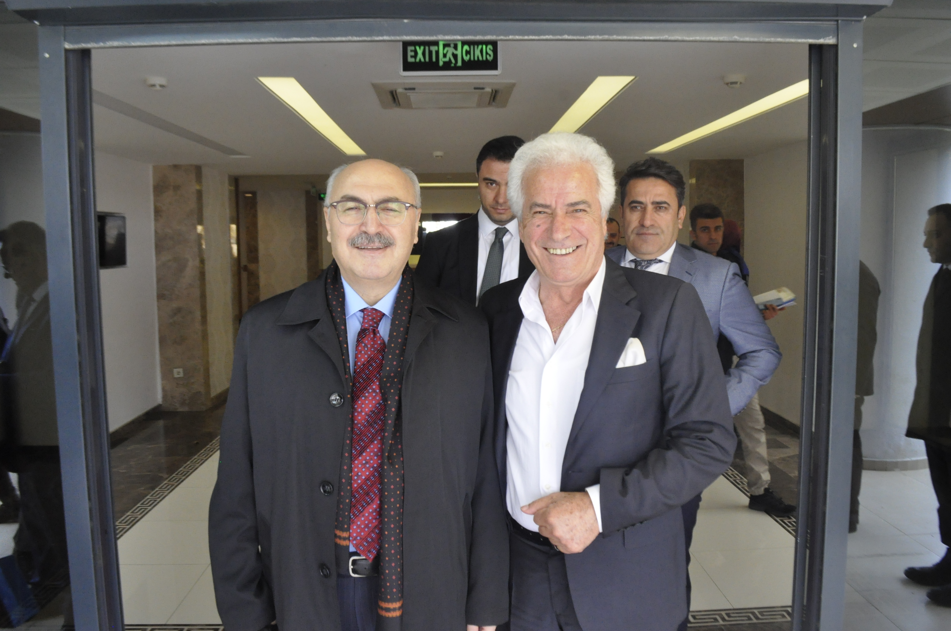 VALİ KÖŞGER: "MEDYA DEMOKRASİNİN VAZGEÇİLMEZİ"