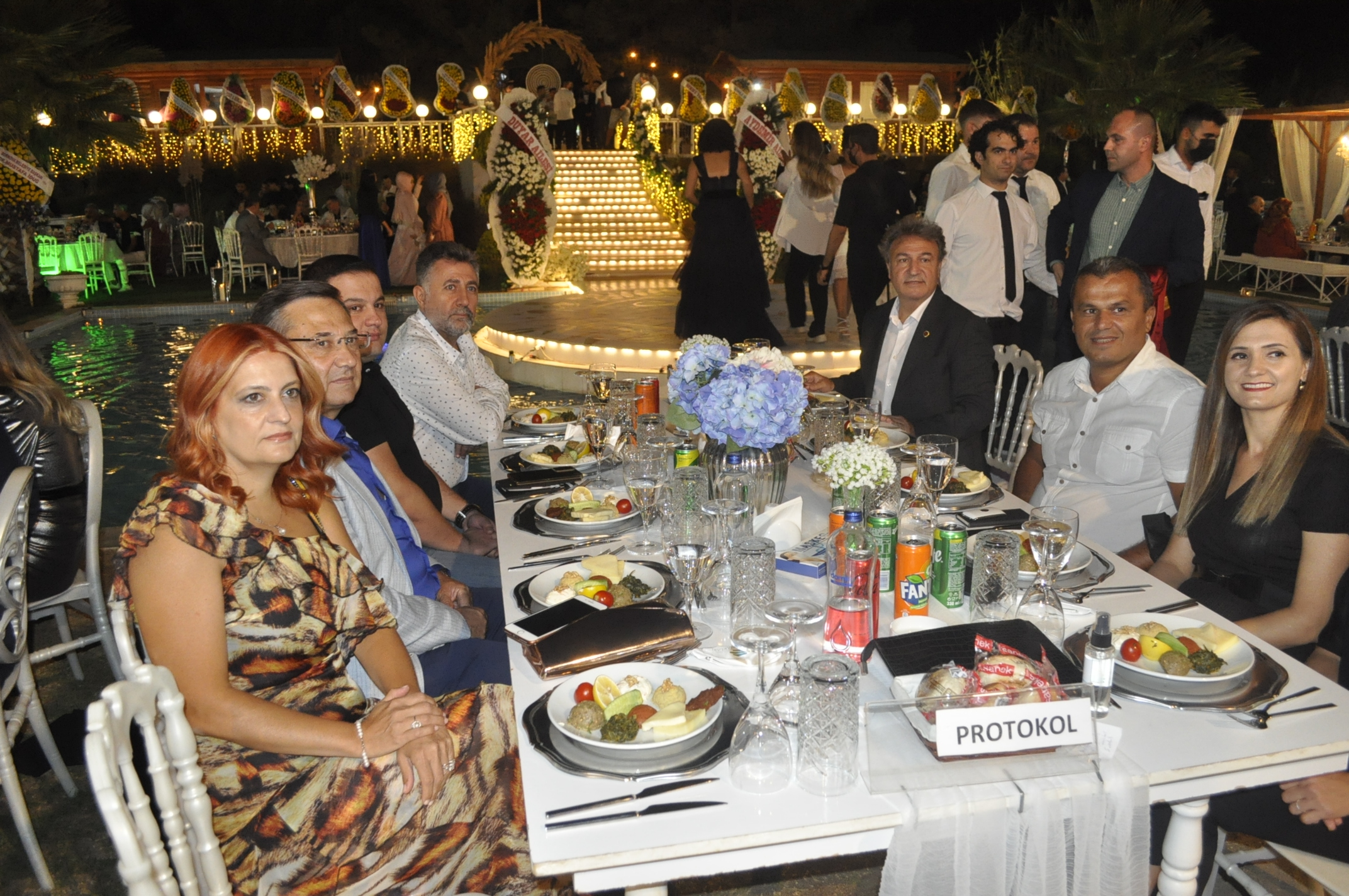 İşadamı Latif Aydemir kızı Aşkın Aydemir'i evlendirdi... DİLLERE DESTAN DÜĞÜN!