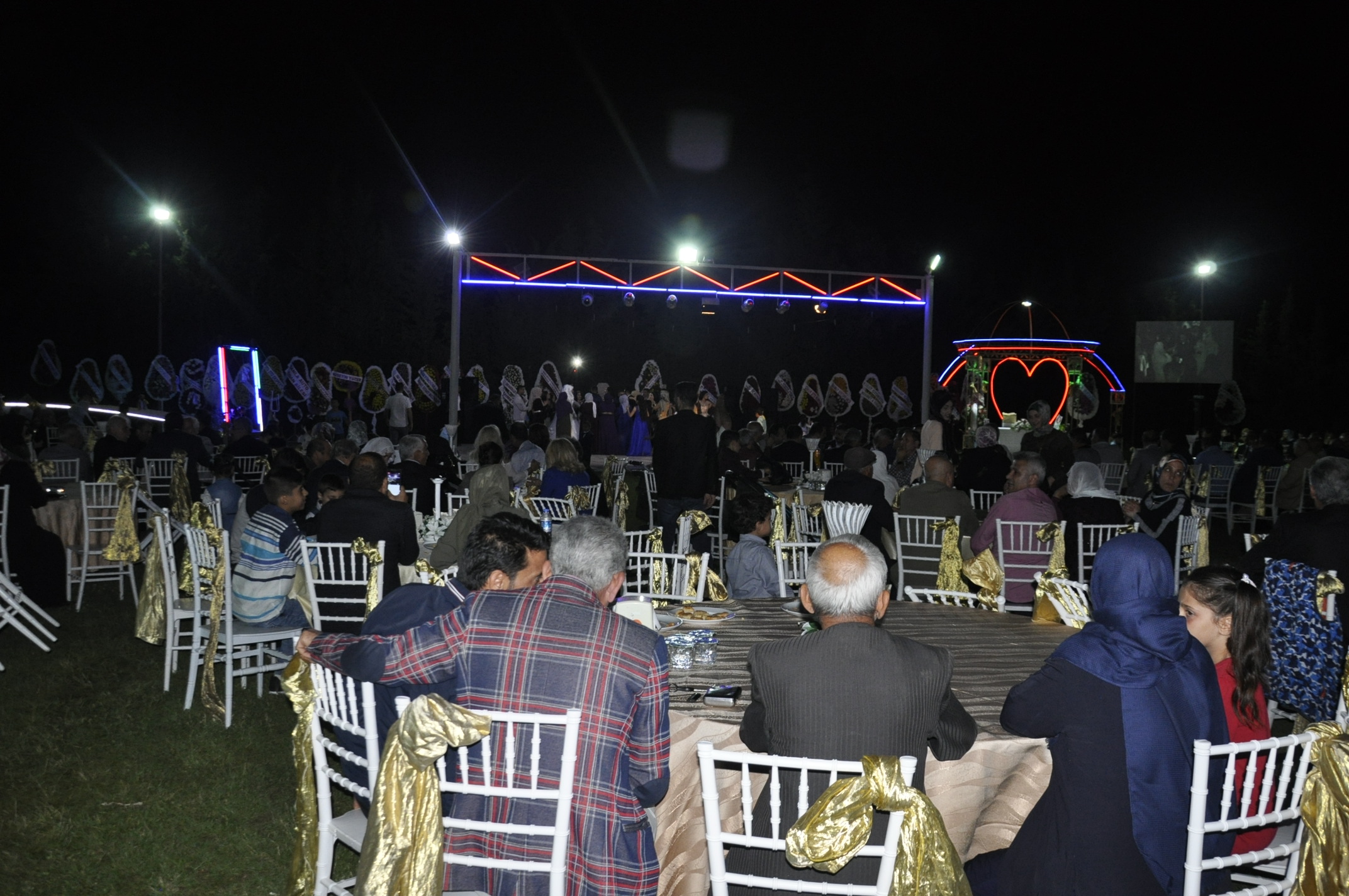 Mutlulukta Buluştular