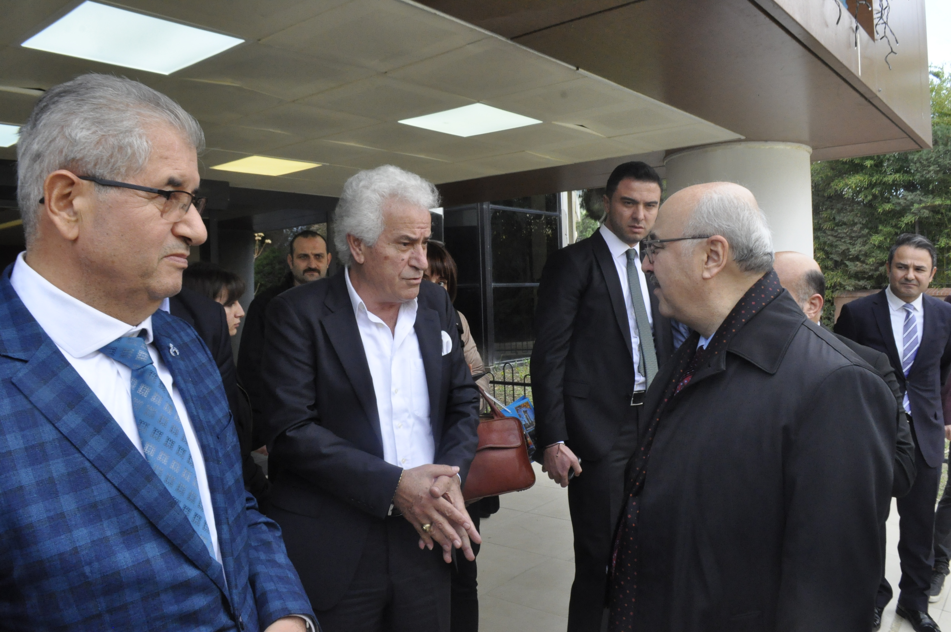 VALİ KÖŞGER: "MEDYA DEMOKRASİNİN VAZGEÇİLMEZİ"