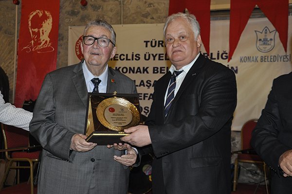 Siyasetin duayenleri Konak'ta buluştu