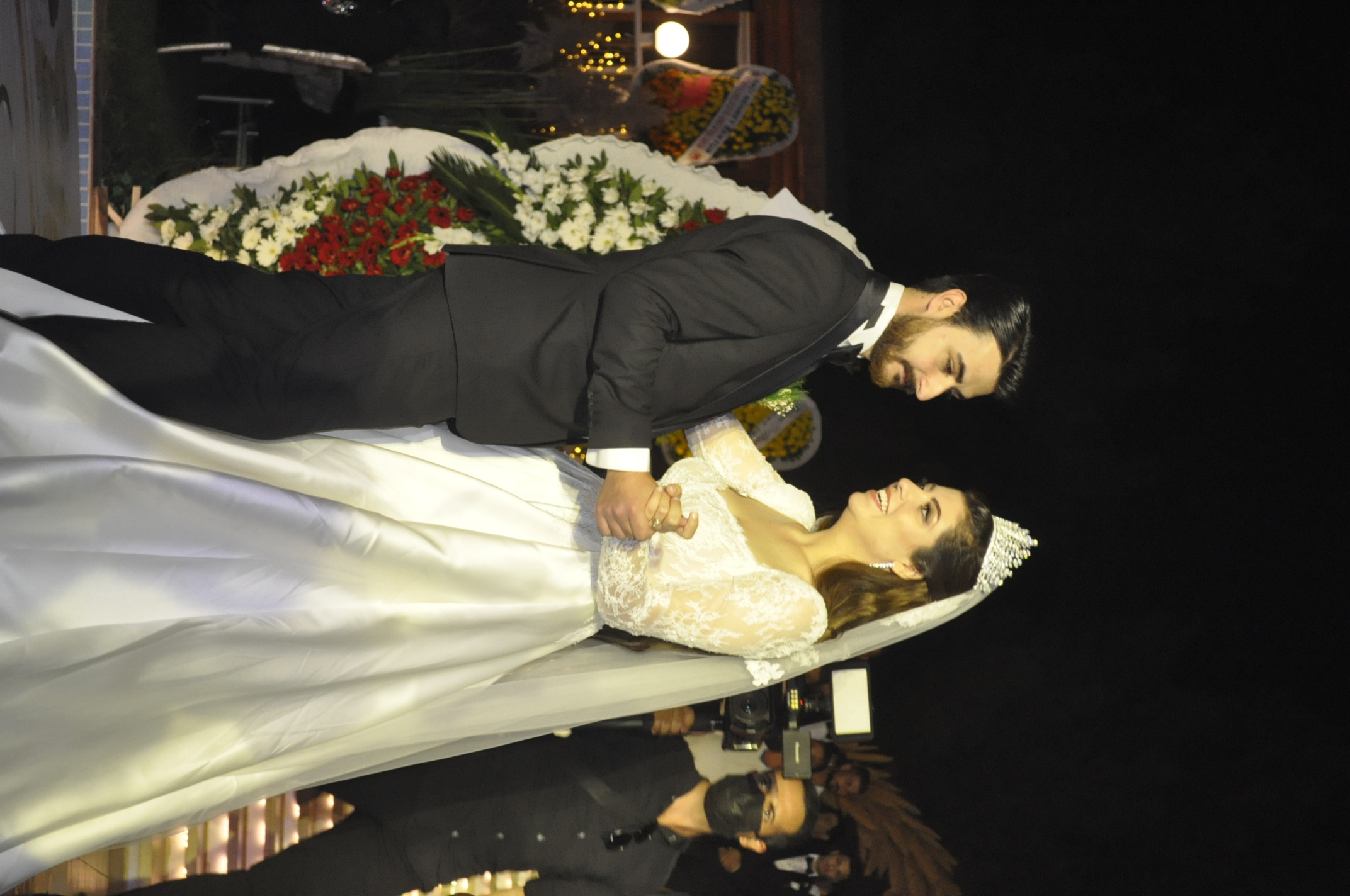 İşadamı Latif Aydemir kızı Aşkın Aydemir'i evlendirdi... DİLLERE DESTAN DÜĞÜN!