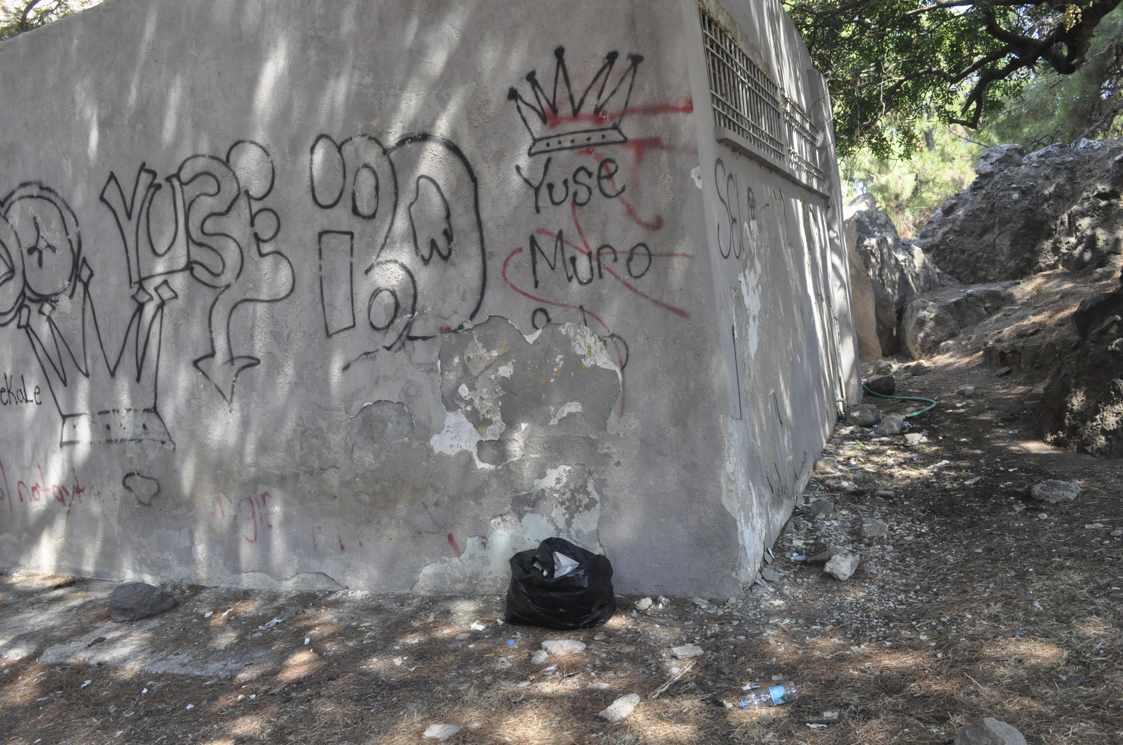 Kadifekale Surları'nda takı tasarım tezgahı açan yöre halkı isyanda: "Para Kazanamıyoruz, Aidat İstiyorlar"