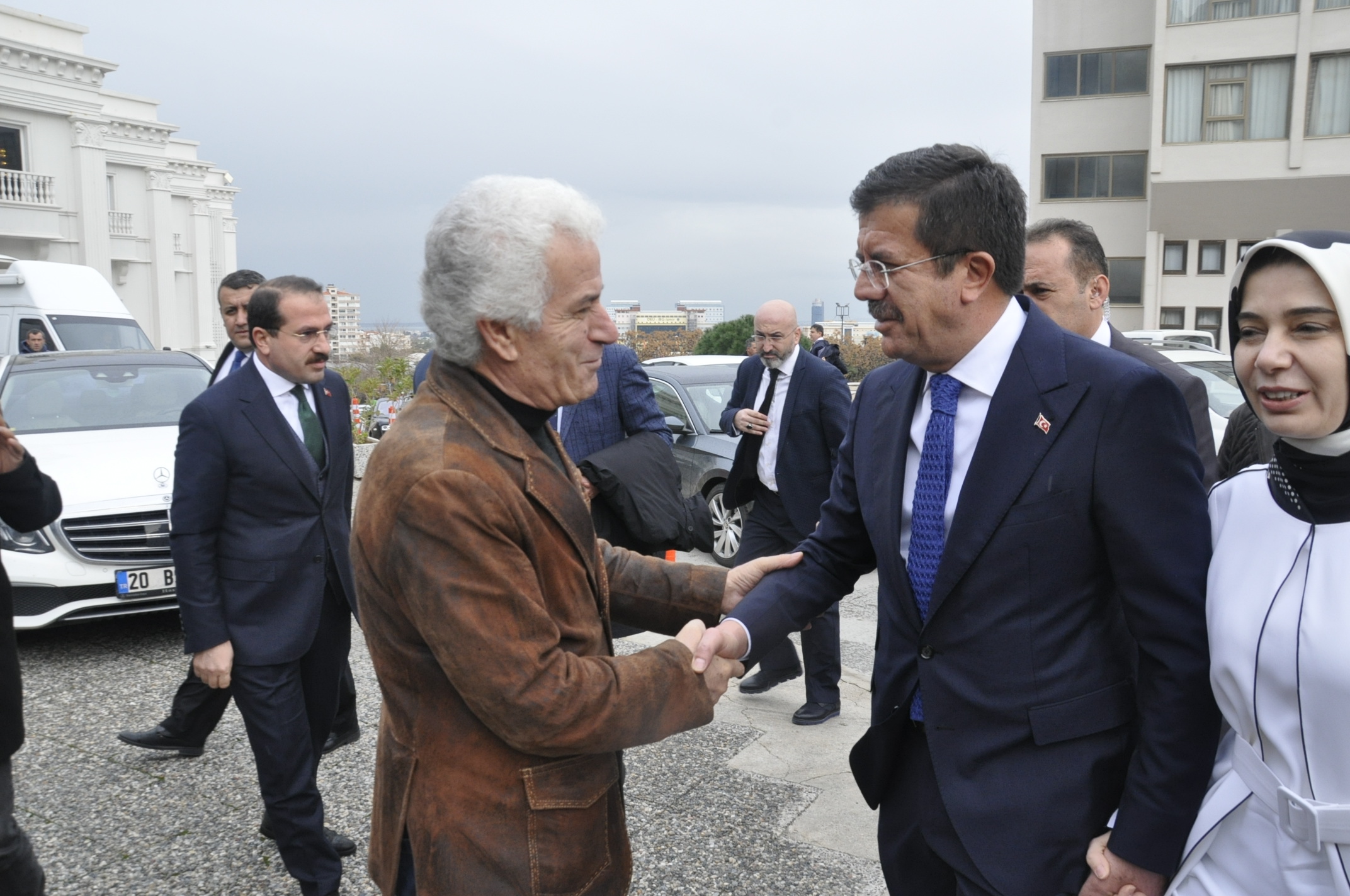 Zeybekci'den '10 Numara İzmir' lansmanı