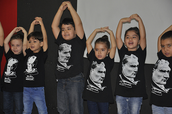 CUMHURİYETİN ÇOCUKLARINDAN MUHTEŞEM KUTLAMA