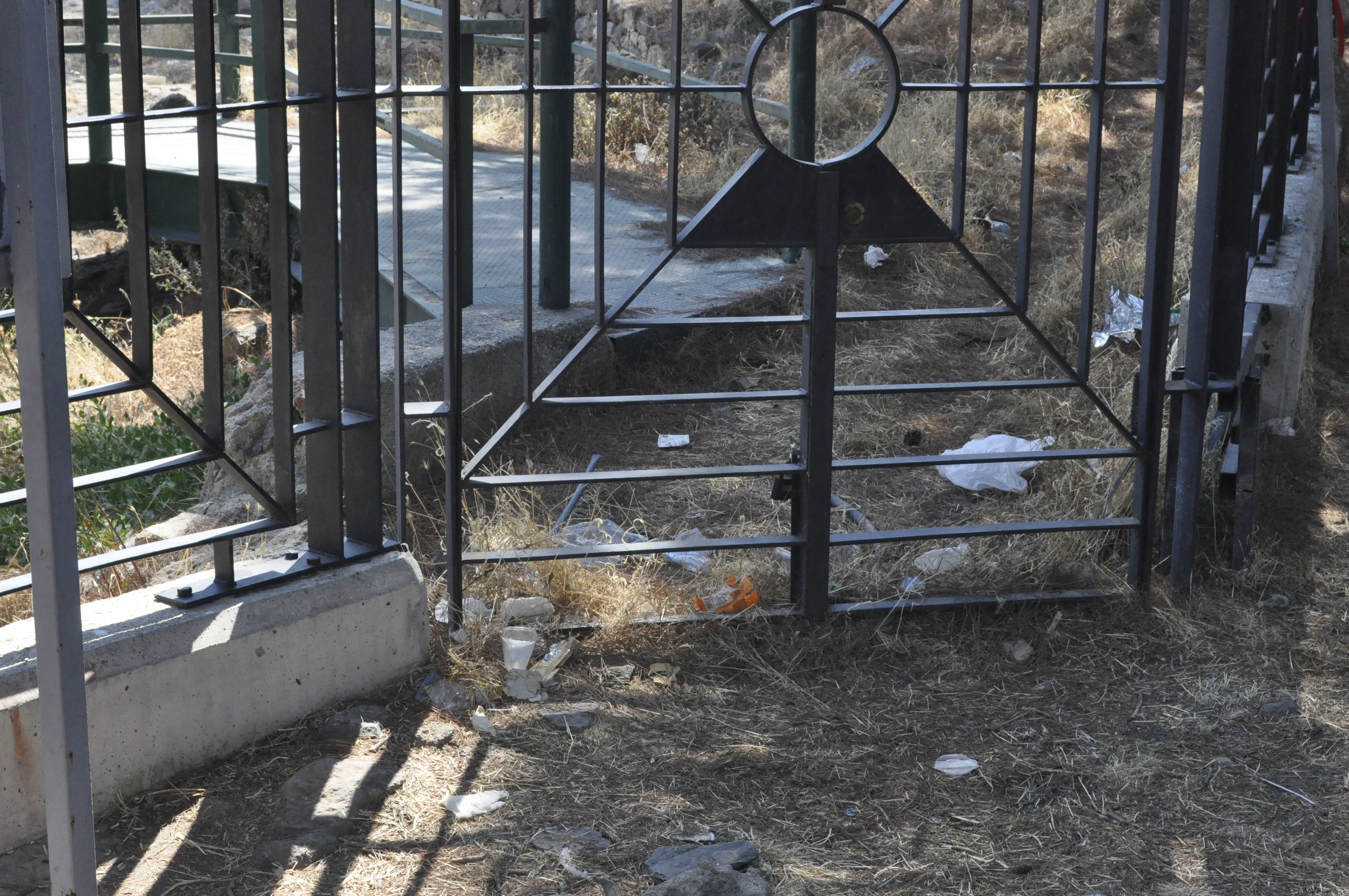 Kadifekale Surları'nda takı tasarım tezgahı açan yöre halkı isyanda: "Para Kazanamıyoruz, Aidat İstiyorlar"