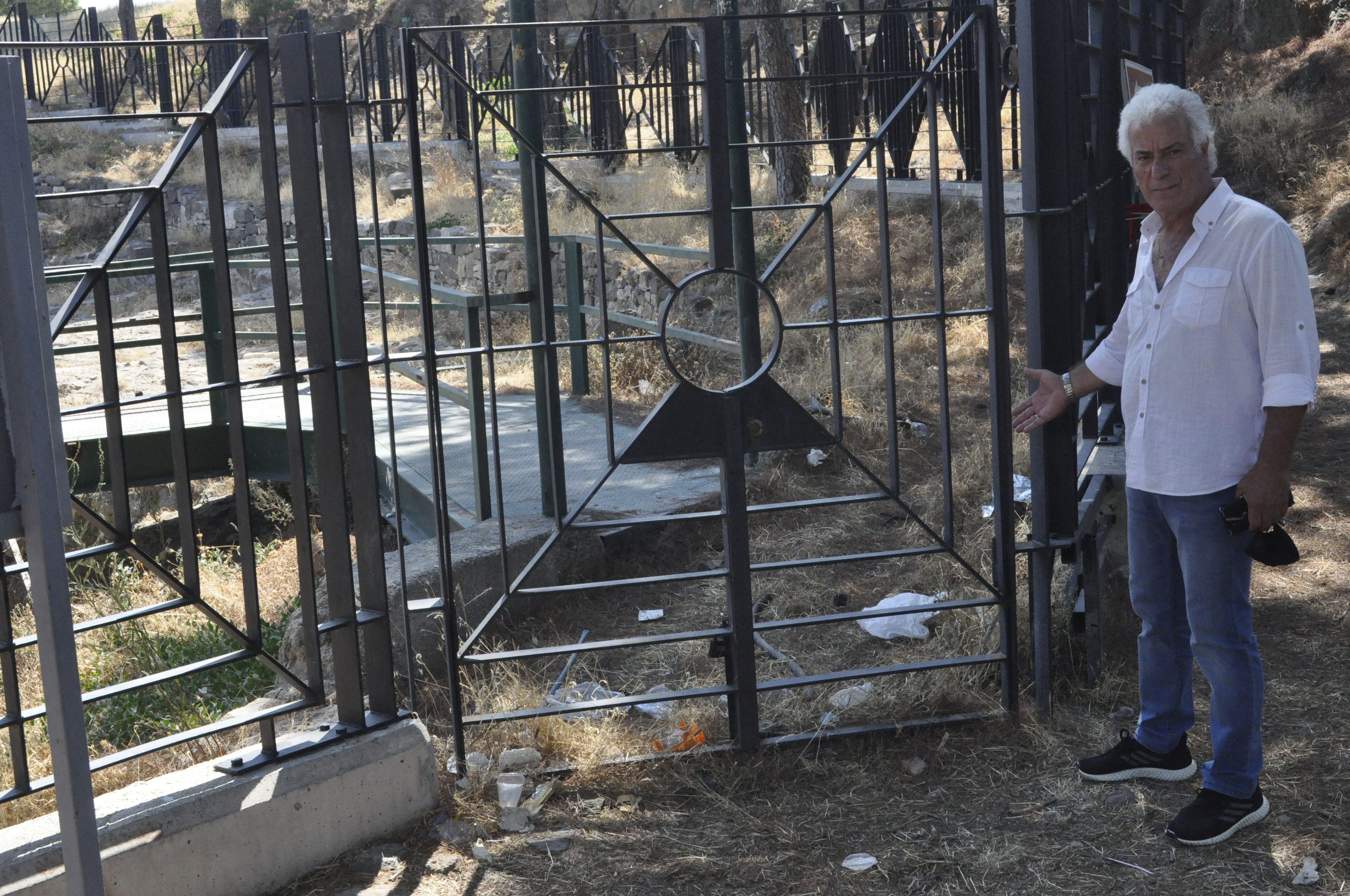 Kadifekale Surları'nda takı tasarım tezgahı açan yöre halkı isyanda: "Para Kazanamıyoruz, Aidat İstiyorlar"