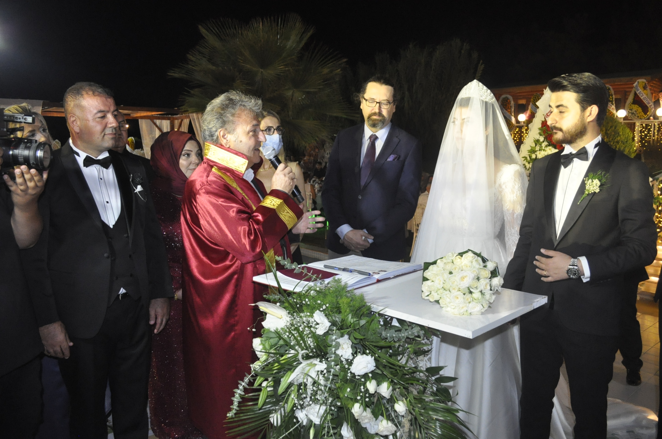 İşadamı Latif Aydemir kızı Aşkın Aydemir'i evlendirdi... DİLLERE DESTAN DÜĞÜN!