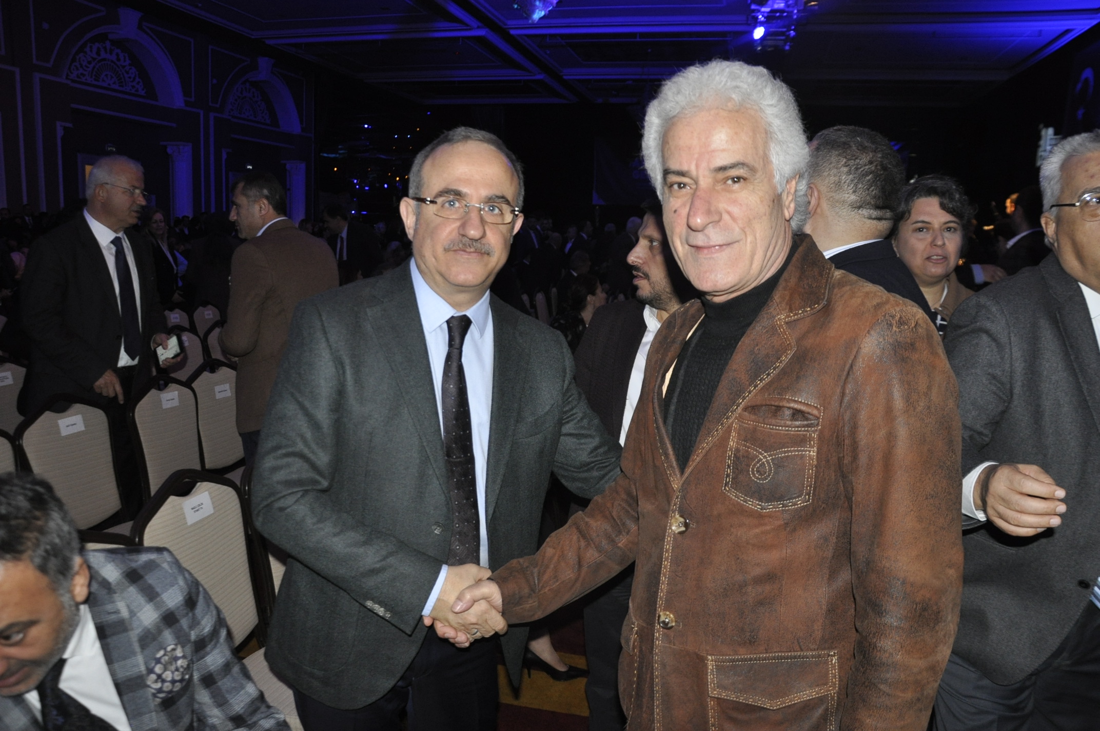 Zeybekci'den '10 Numara İzmir' lansmanı