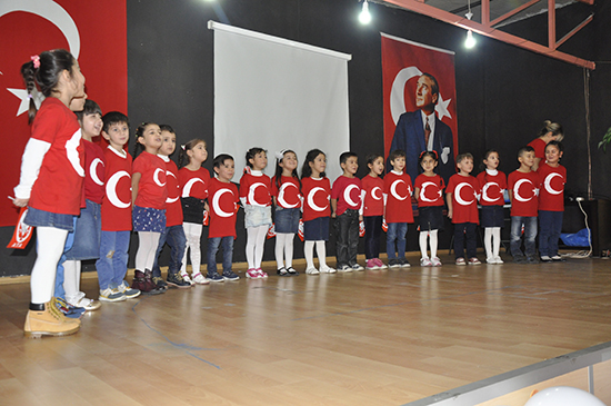 CUMHURİYETİN ÇOCUKLARINDAN MUHTEŞEM KUTLAMA