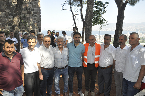 ELLERİYLE TEMİZLEYİP,  TELEFERİK MÜJDESİNİ TEKRARLADI