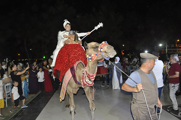 Erkekliğe ilk adımlarını attılar