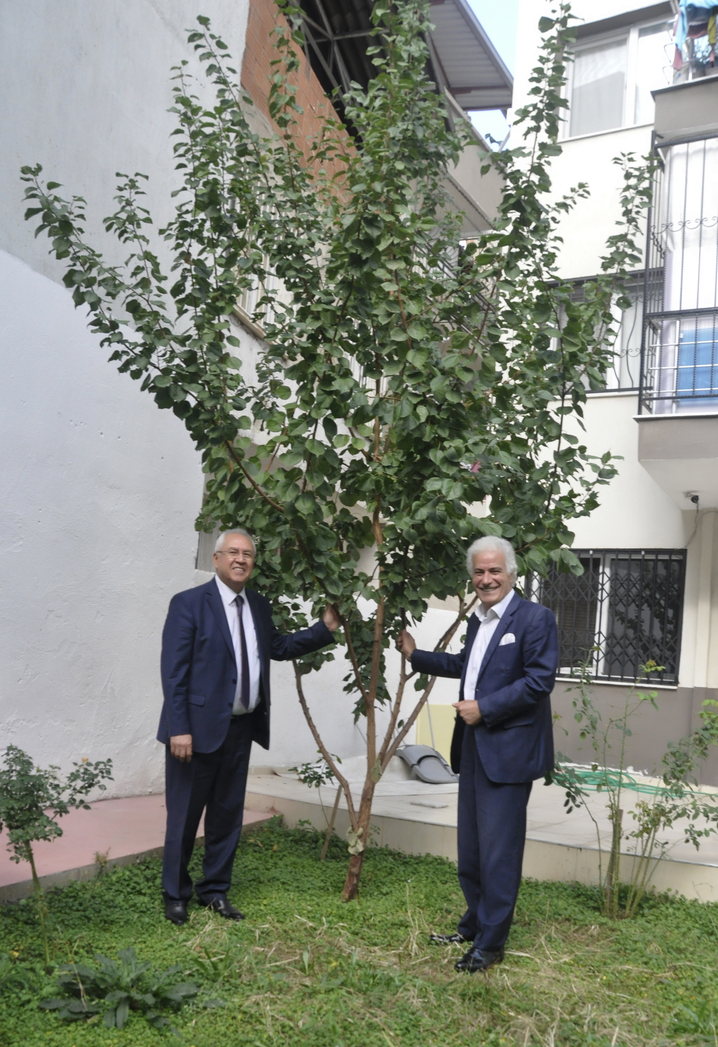 "HALKIN SESİ'NE KULAK VERİYORUZ"