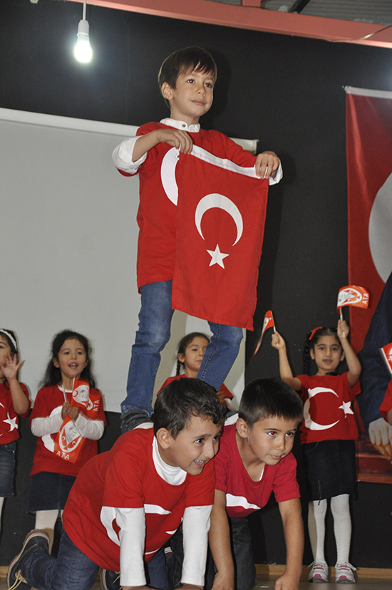 CUMHURİYETİN ÇOCUKLARINDAN MUHTEŞEM KUTLAMA