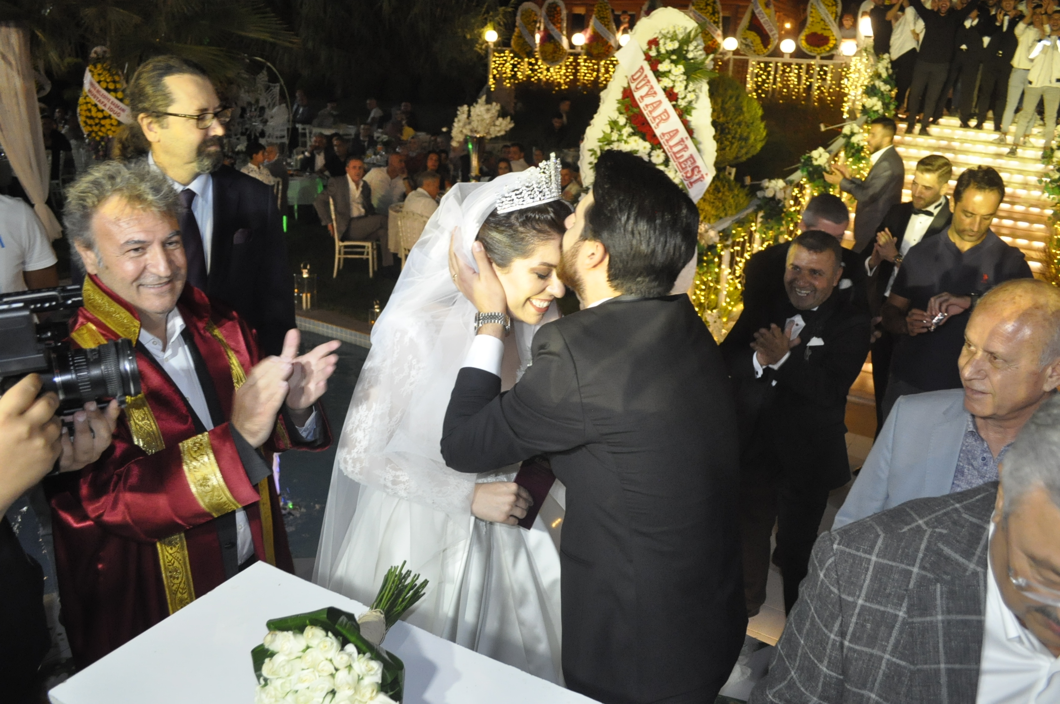 İşadamı Latif Aydemir kızı Aşkın Aydemir'i evlendirdi... DİLLERE DESTAN DÜĞÜN!