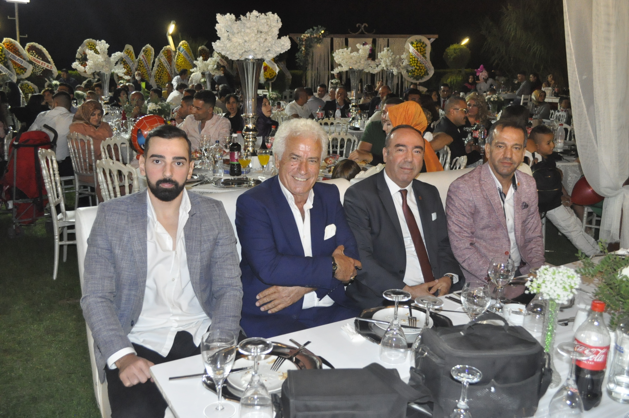 İşadamı Latif Aydemir kızı Aşkın Aydemir'i evlendirdi... DİLLERE DESTAN DÜĞÜN!