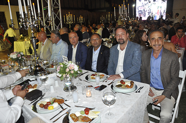 HALKIN ADAMINDAN MUHTEŞEM DÜĞÜN