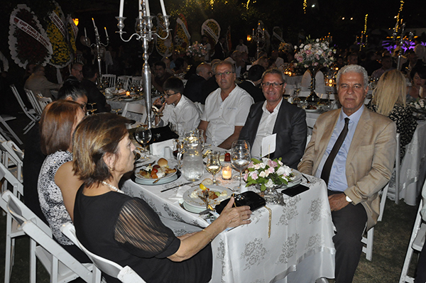 HALKIN ADAMINDAN MUHTEŞEM DÜĞÜN