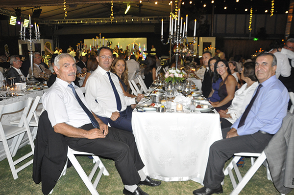 HALKIN ADAMINDAN MUHTEŞEM DÜĞÜN