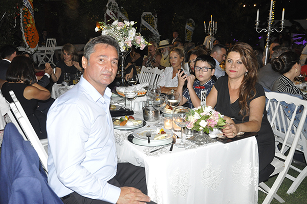 HALKIN ADAMINDAN MUHTEŞEM DÜĞÜN