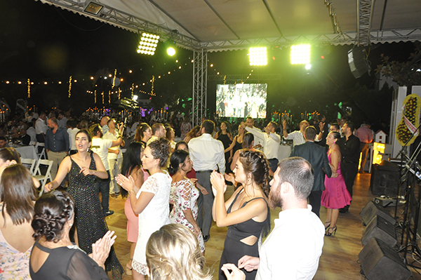 HALKIN ADAMINDAN MUHTEŞEM DÜĞÜN