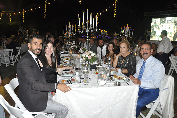 HALKIN ADAMINDAN MUHTEŞEM DÜĞÜN