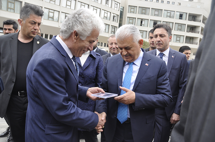 'Biz Biriz' Başbakan Yıldırım'a verildi