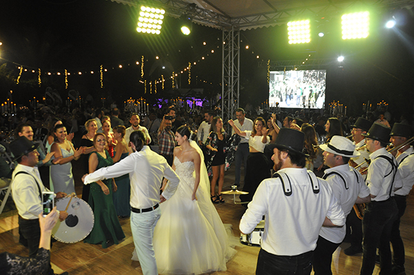 HALKIN ADAMINDAN MUHTEŞEM DÜĞÜN