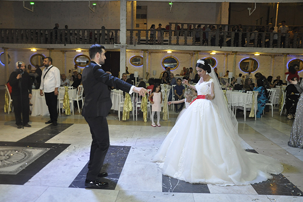 DÜNYAEVİNE GİRDİLER…