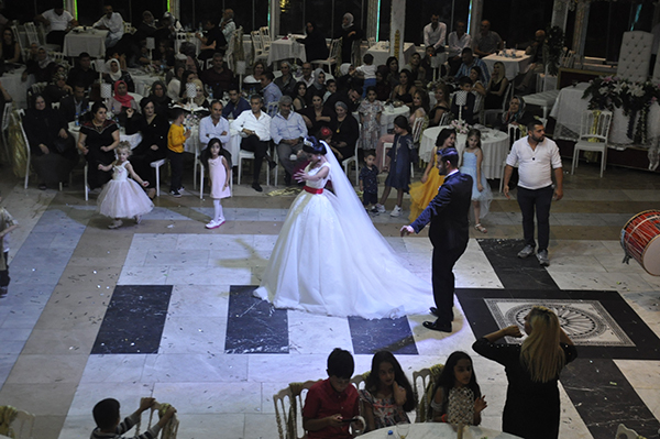 DÜNYAEVİNE GİRDİLER…