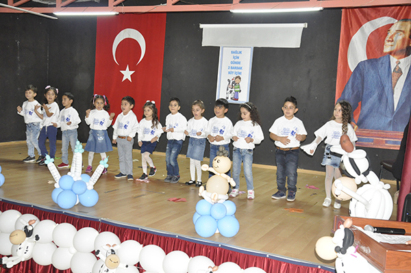 Miniklerden süt etkinliği