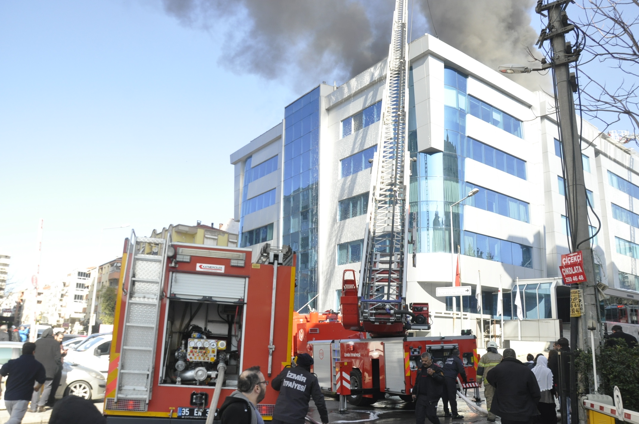 İzmir'de özel hastanede yangın