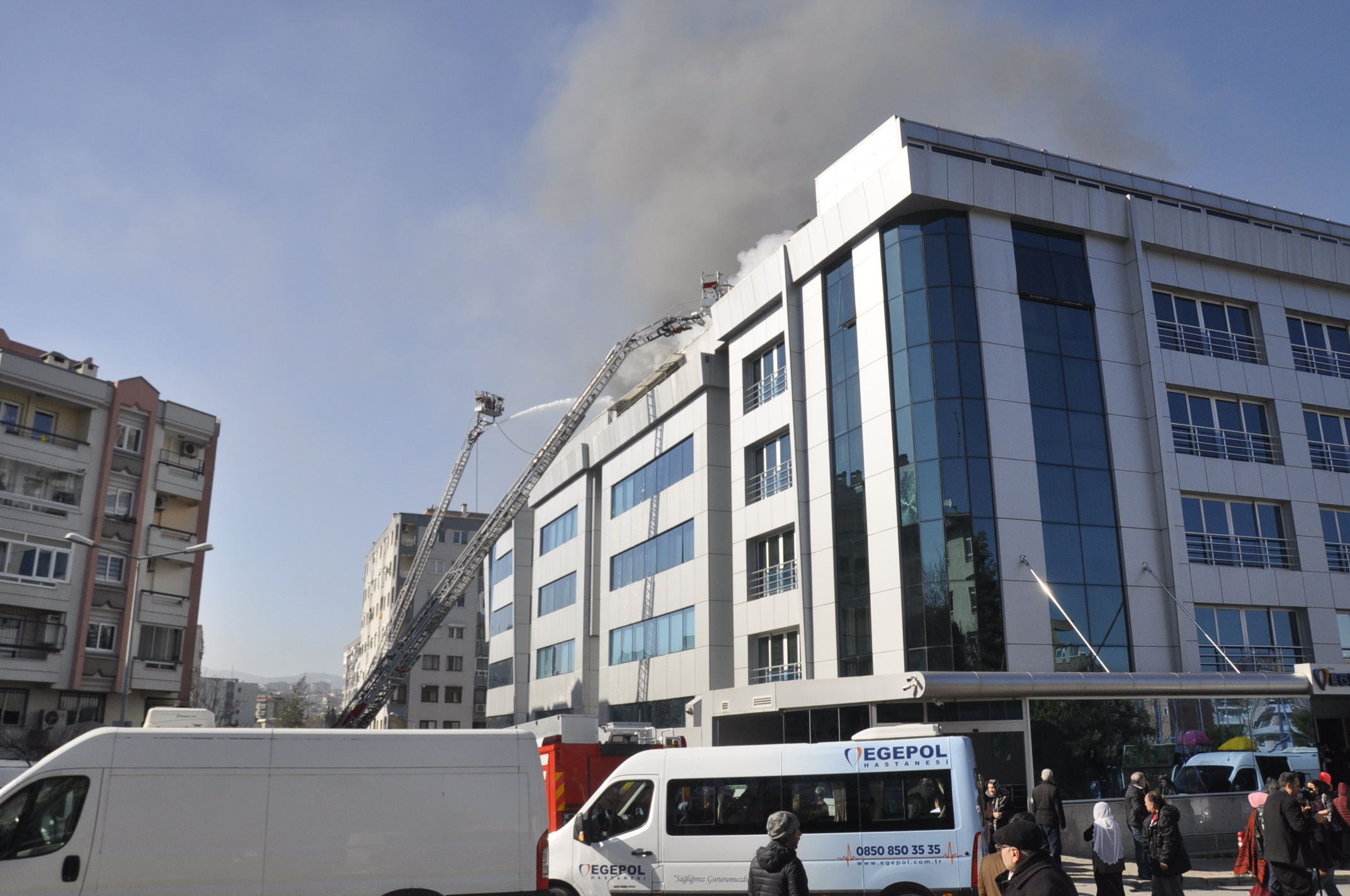 İzmir'de özel hastanede yangın